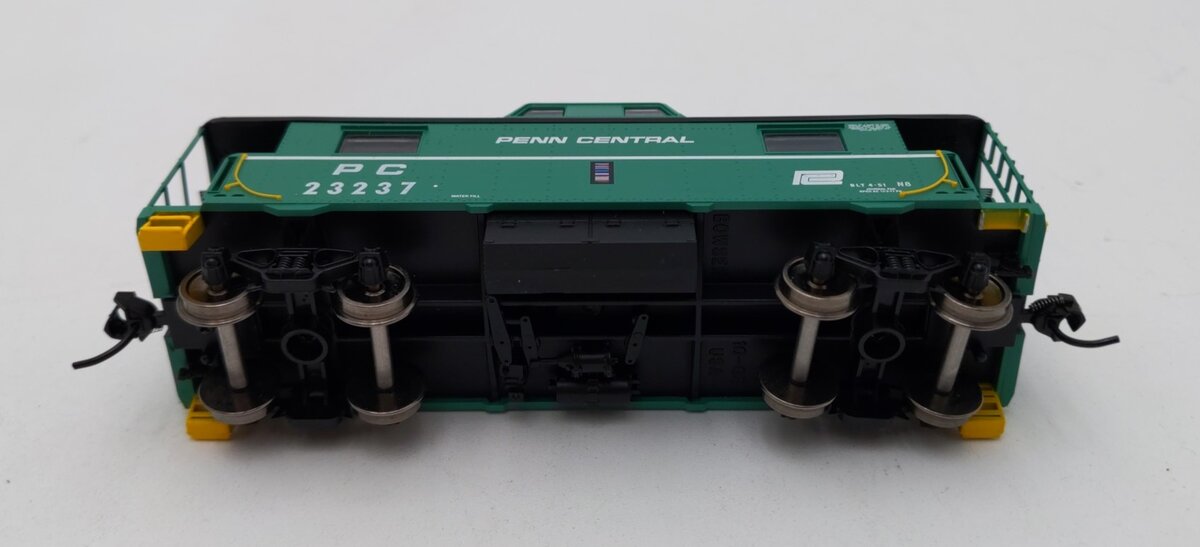 Bowser 42507 HO Penn Central N8 Caboose #23237