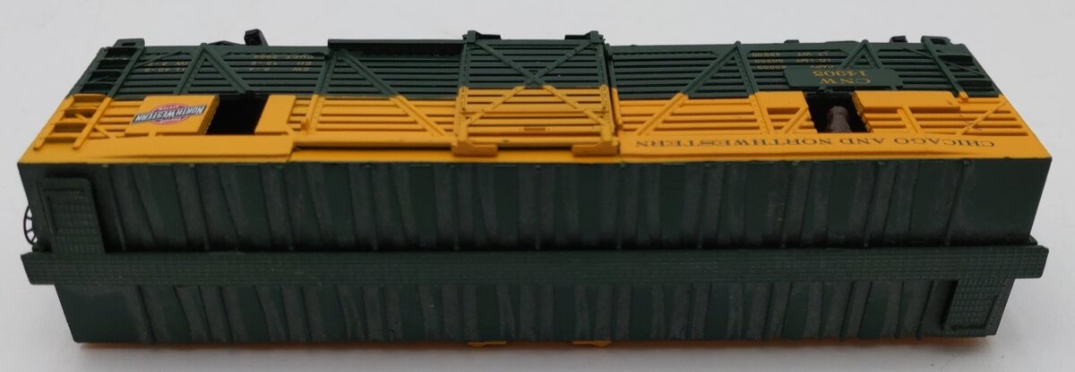 Bachmann 19703 HO Chicago and North Western 40' Animated Stock Car with Horses