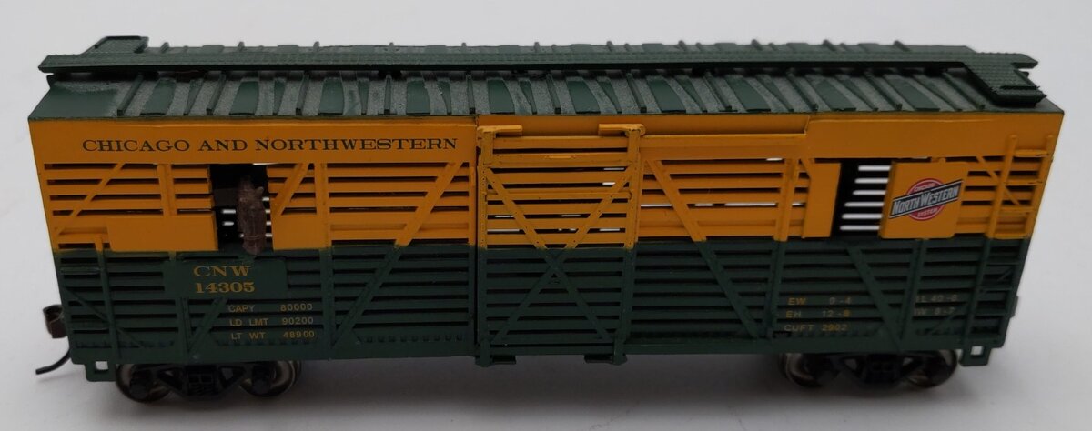 Bachmann 19703 HO Chicago and North Western 40' Animated Stock Car with Horses