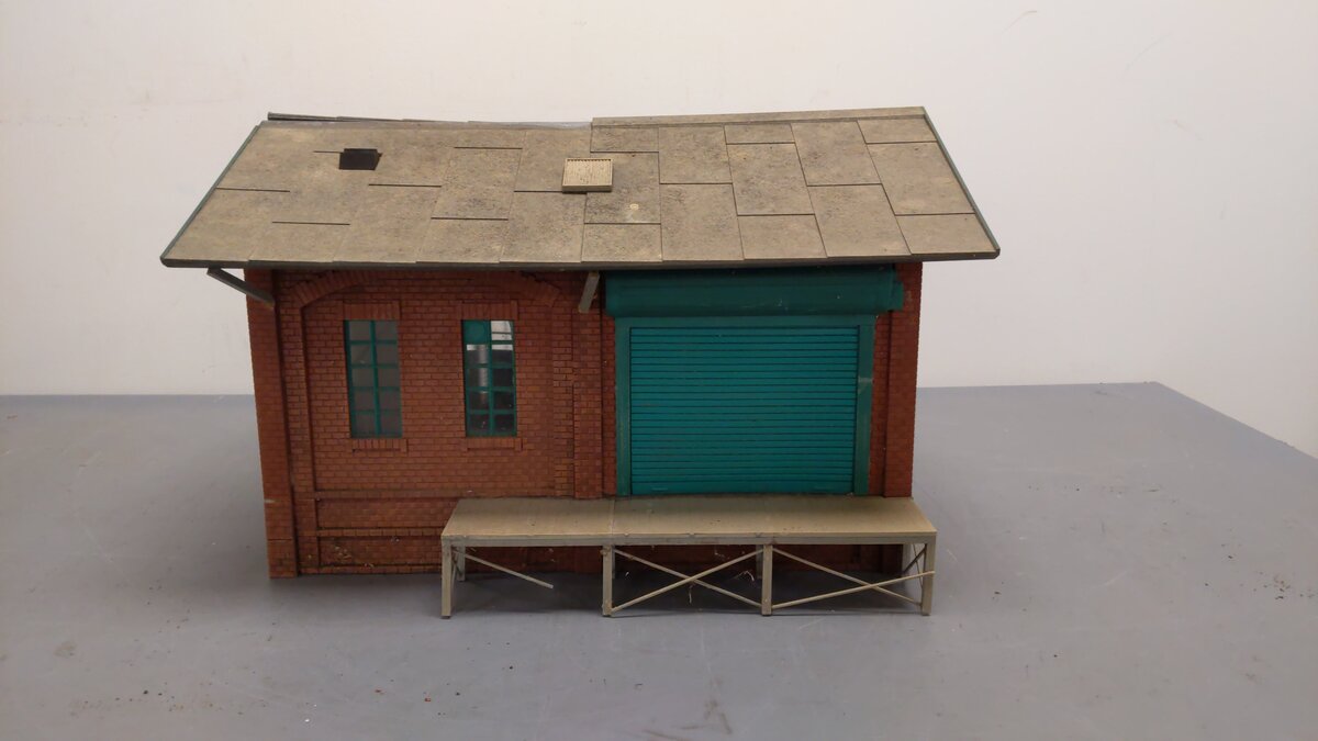Piko 62008 G Scale Sonneberg Goods Depot Building - Assembled VG