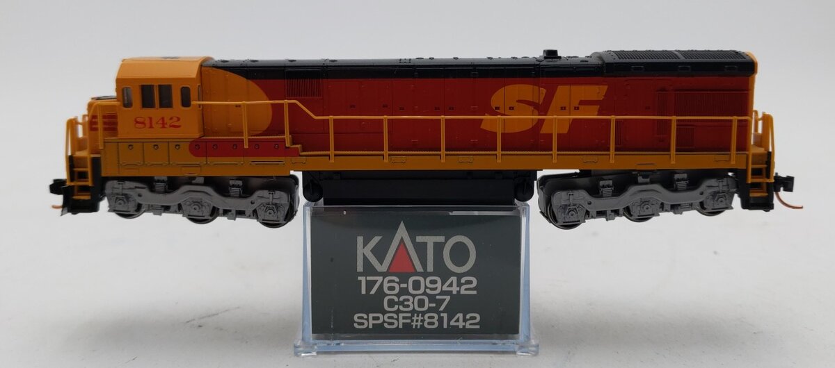 Kato 176-0942 N Scale SPSF "Kodachrome" C30-7 Diesel Locomotive #8142