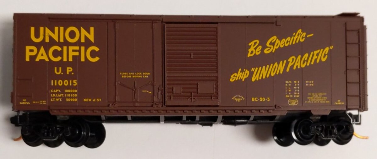 Micro-Trains 02200030 N Union Pacific 40' Plug & Sliding Door Boxcar #110015