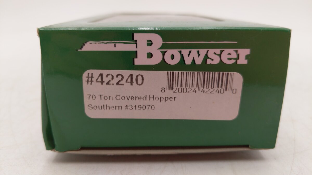 Bowser 42240 HO Southern 70-Ton 2-Bay Covered Hopper #319070