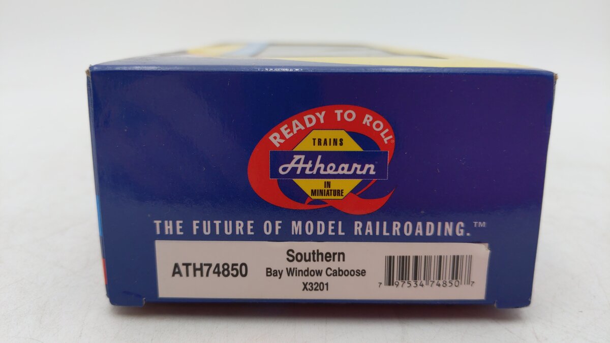 Athearn 74850 HO Southern Bay Window Caboose #X3201