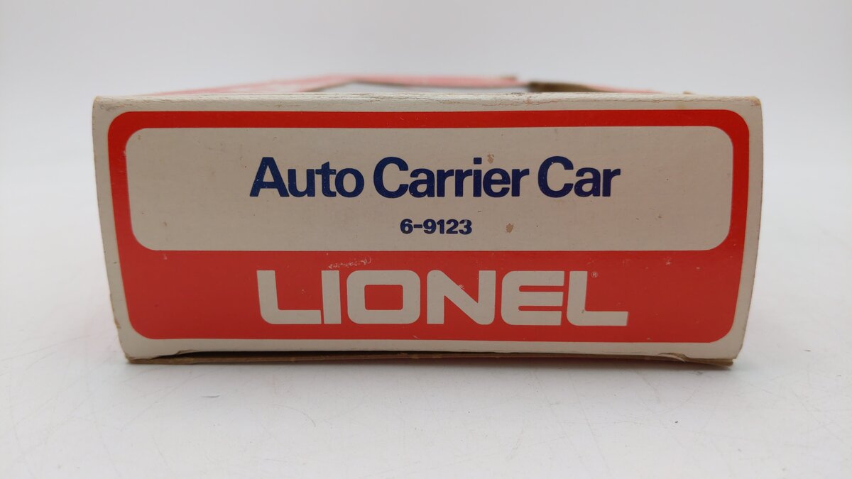 Lionel 6-9123 O Gauge Chesapeake and Ohio 3-Tier Auto Carrier Car NIB