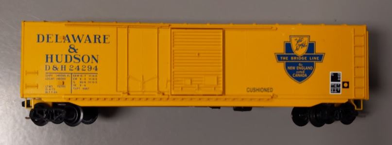 Micro-Trains 07600020 N Scale D&H 50' Plug Door Boxcar w/o Roofwalk #24294