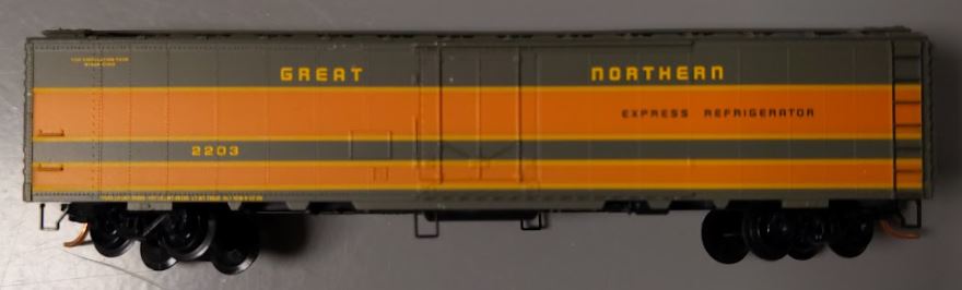 Micro-Trains 05200060 N GN 52' 2" Riveted Steel Plug Door Express Reefer #2203 LN/Box