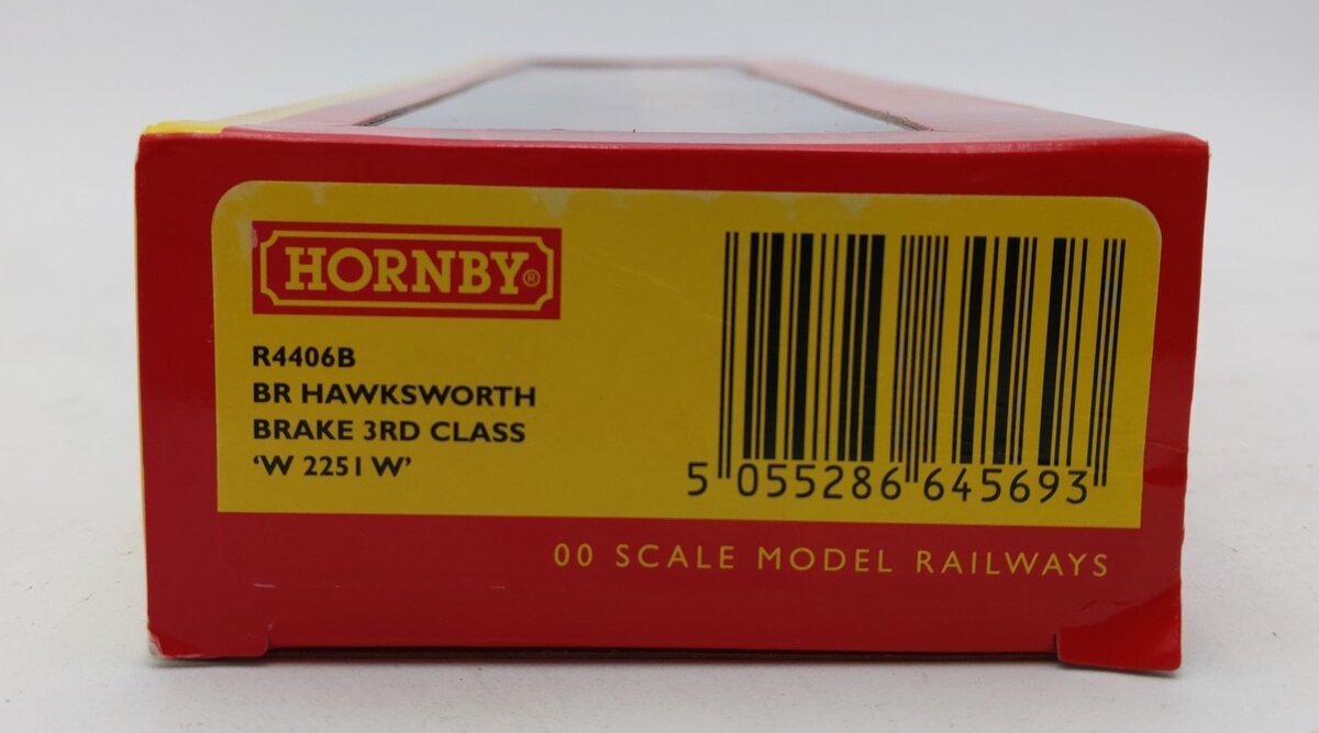 Hornby R4406B OO British Railways 63" Hawksworth Corridor Brake #W2251W