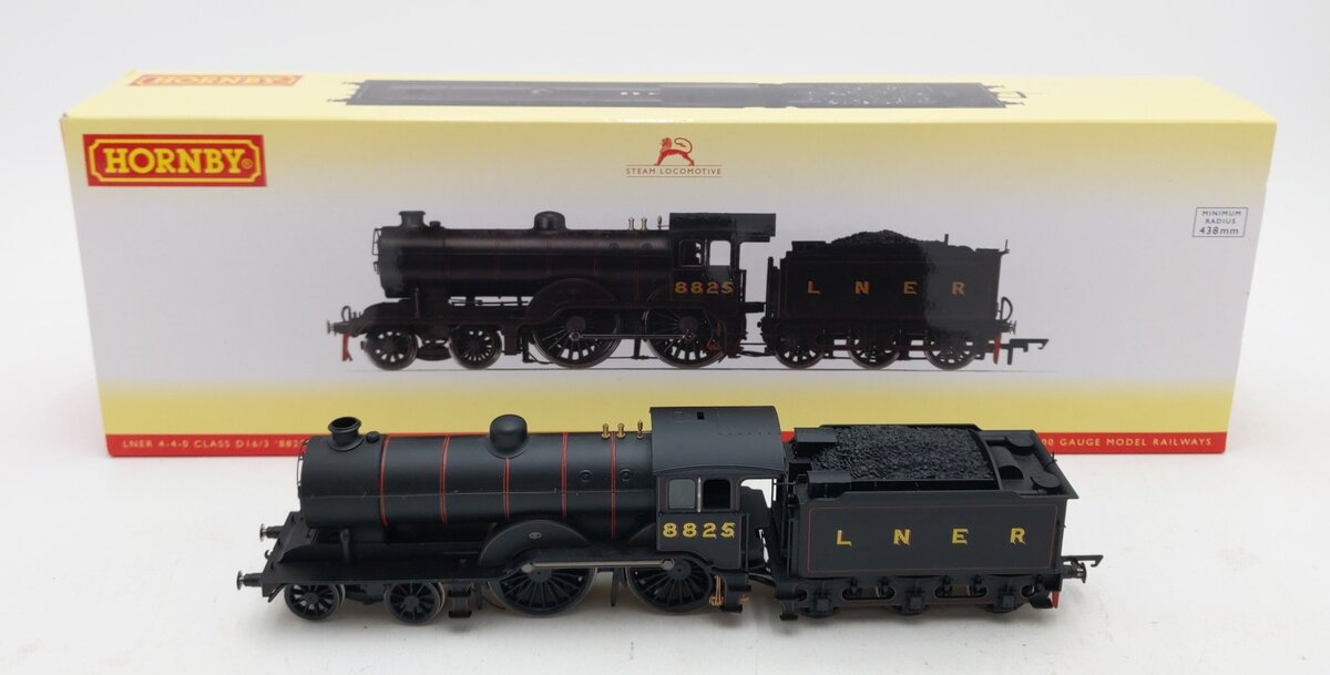 Hornby R3233 OO Scale LNER Class D16 Steam Locomotive & Tender #8825