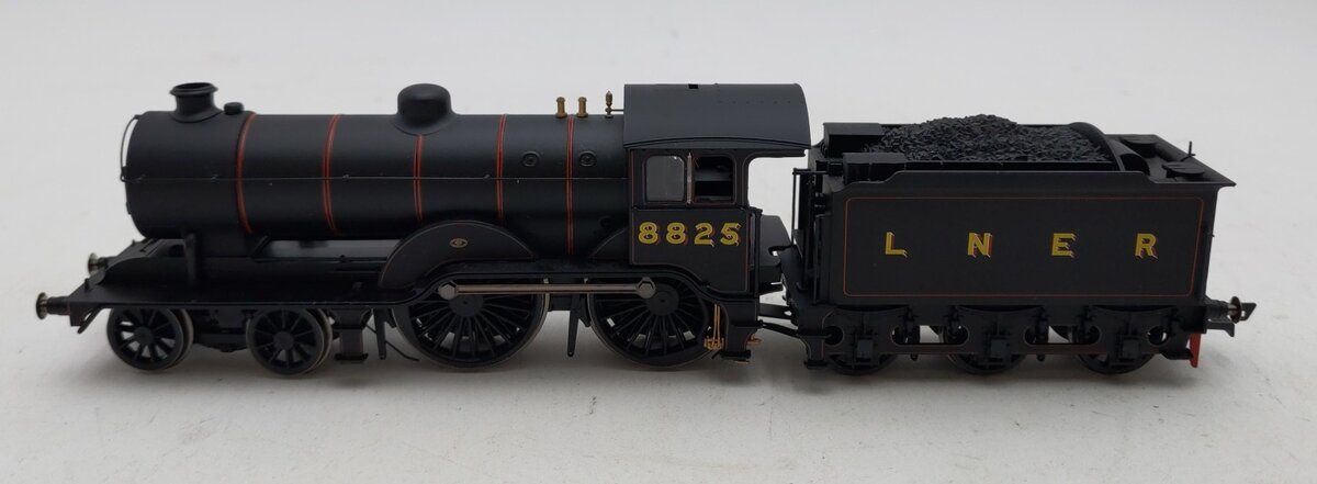 Hornby R3233 OO Scale LNER Class D16 Steam Locomotive & Tender #8825