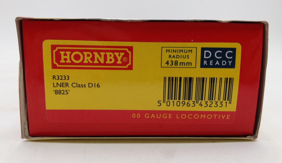Hornby R3233 OO Scale LNER Class D16 Steam Locomotive & Tender #8825
