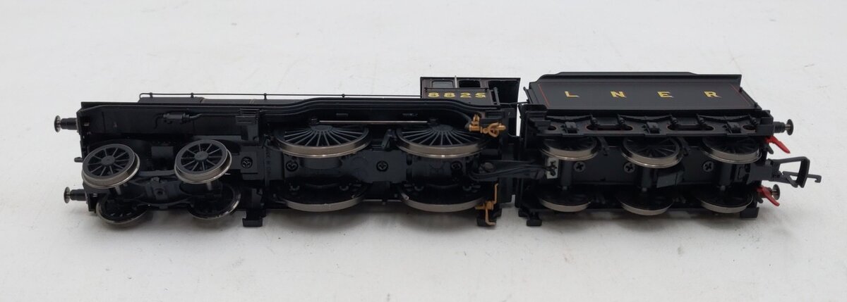Hornby R3233 OO Scale LNER Class D16 Steam Locomotive & Tender #8825