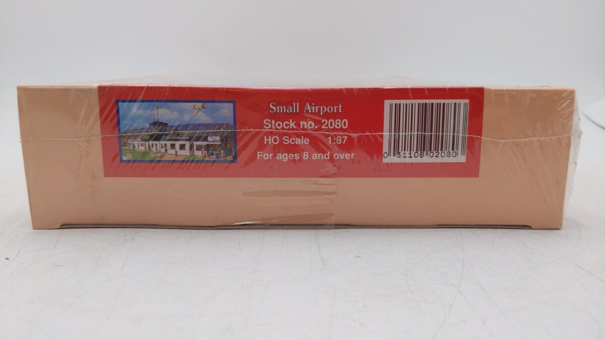 IHC 2080 HO Small Airport With Control Tower Building Kit