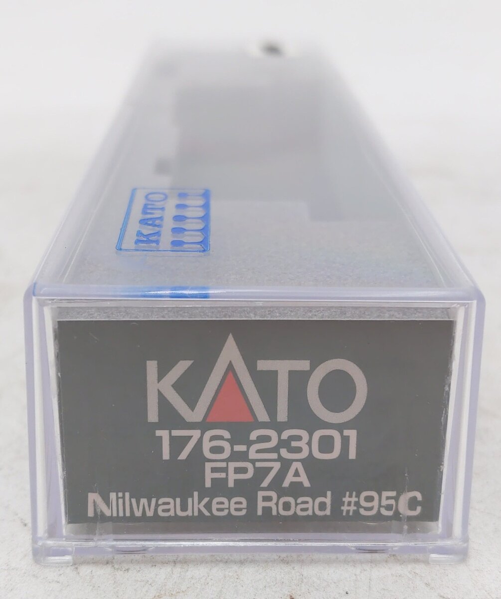 Kato 176-2301 N Milwaukee Road EMD FP7A Olympian Hiawatha Diesel Locomotive #95c