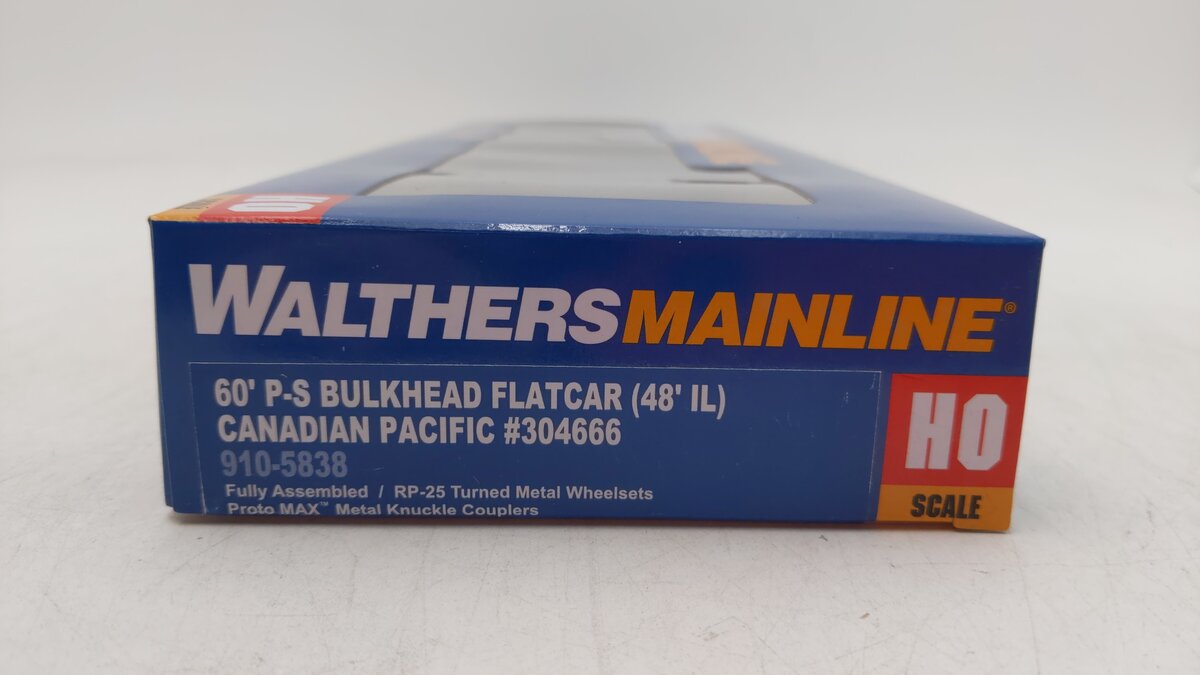 Walthers 910-5838 HO CP RTR 60' Pullman-Standard Bulkhead Flatcar #304666
