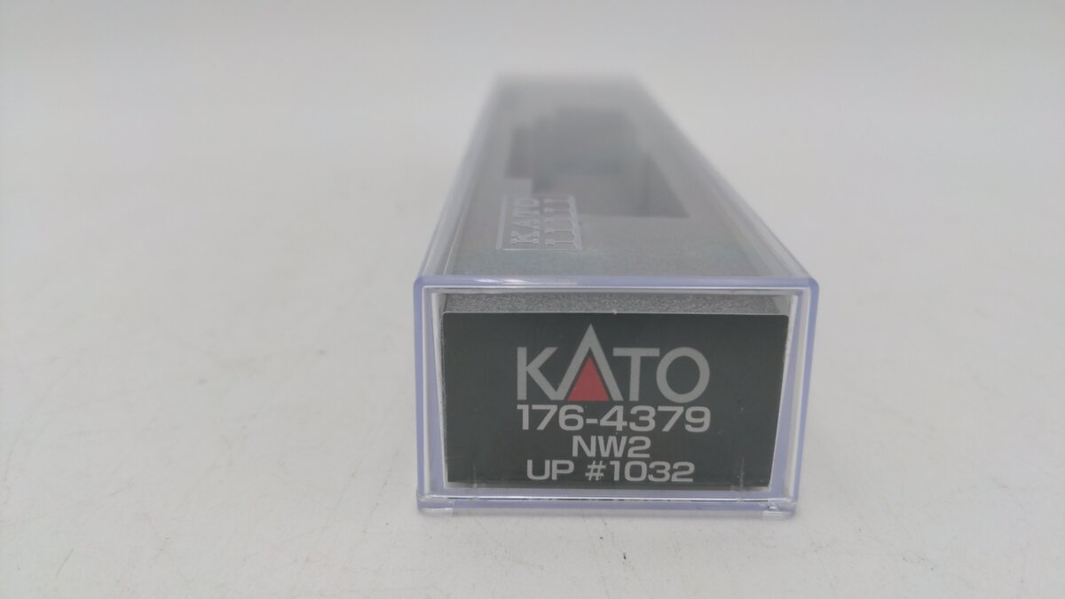 Kato 176-4379 N Union Pacific EMD NW2 Diesel Locomotive #1032 EX/Box