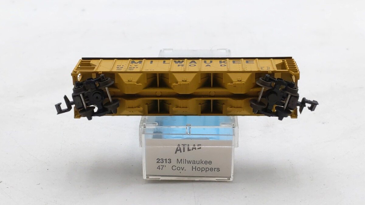 Atlas 2313 N Scale Chicago Milwaukee St Paul & Pacific 47' Covered Hopper #98857 LN/Box