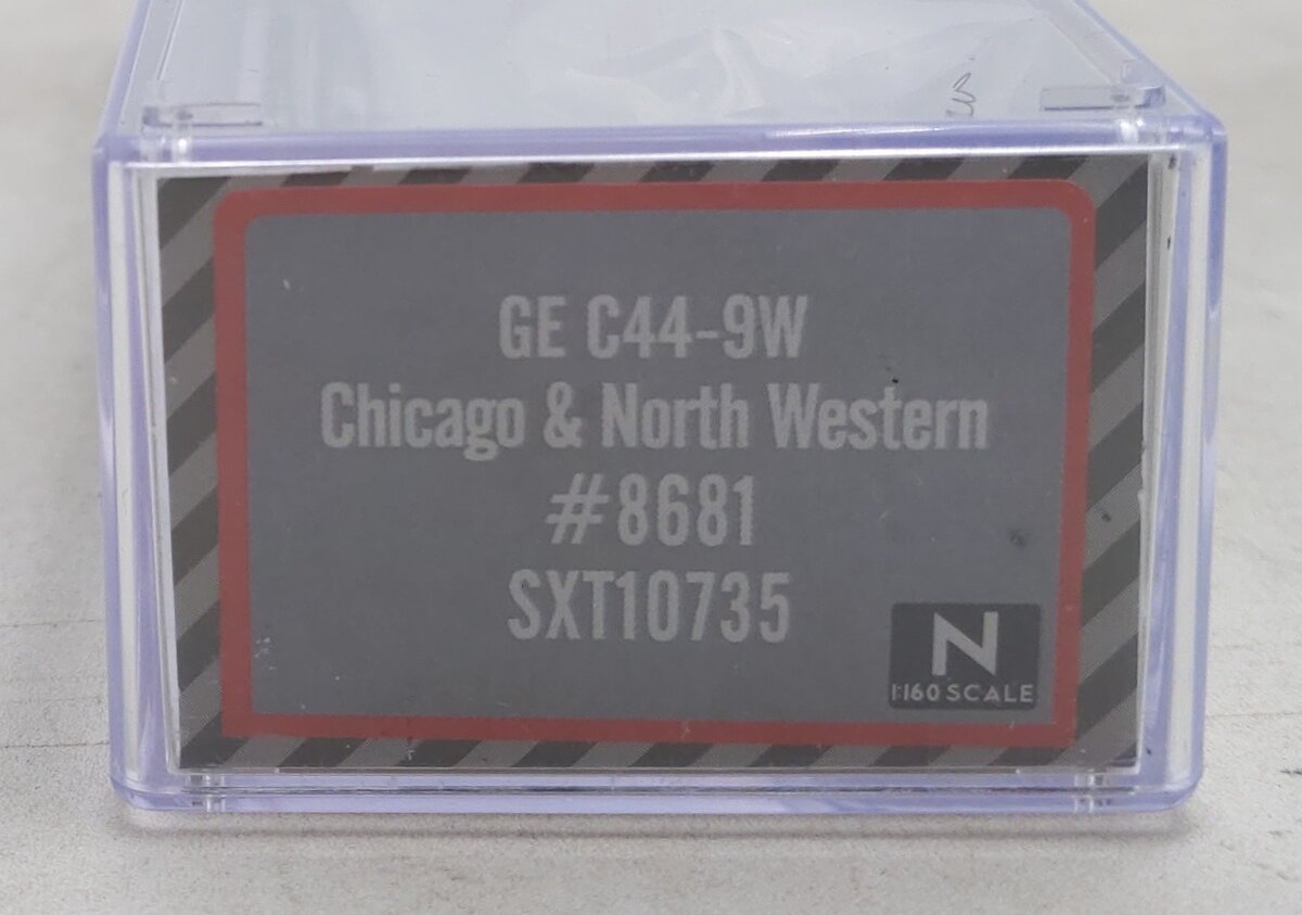 Scale Trains SXT10735 N Scale Chicago & North Western Locomotive #8681 LN/Box