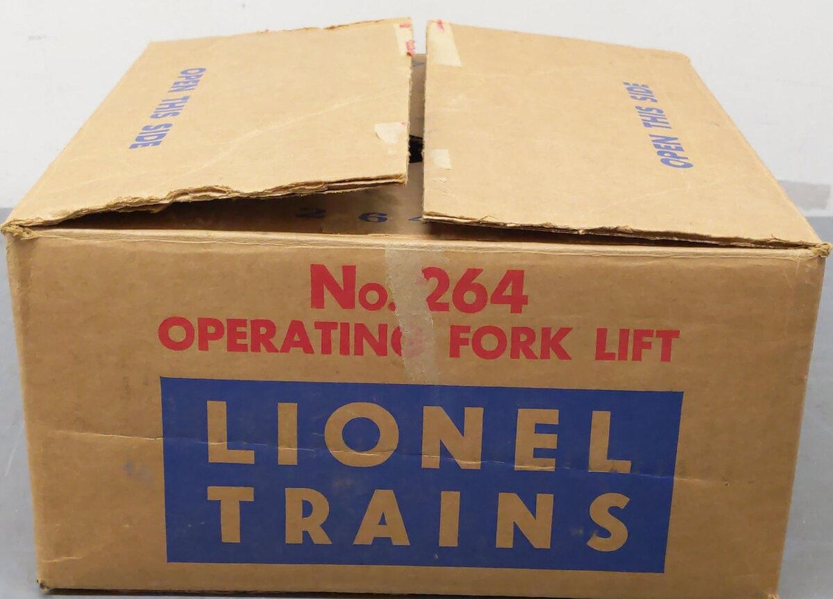 Lionel 264 Vintage O Operating Forklift Platform with two 6264 Lumber Cars VG/Box