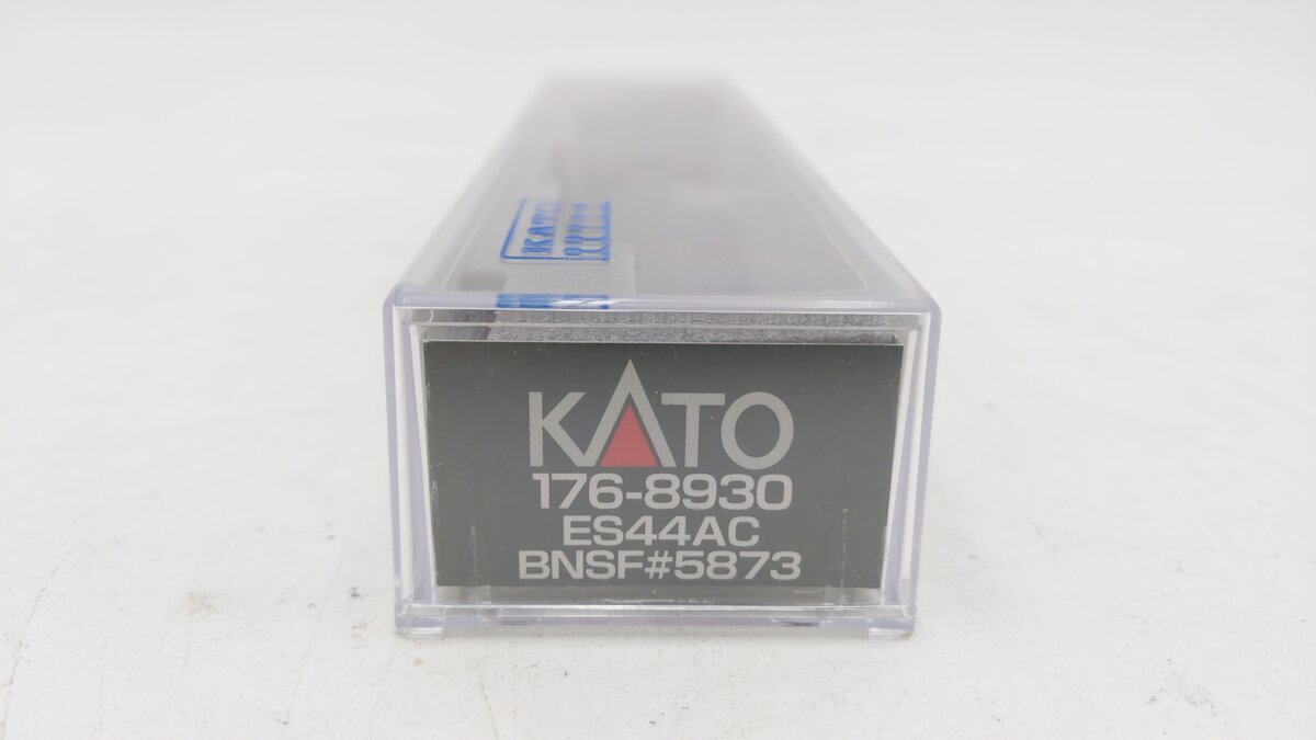 Kato 176-8930 N Burlington Northern Santa Fe GE ES44AC Diesel Loco #5873 EX/Box