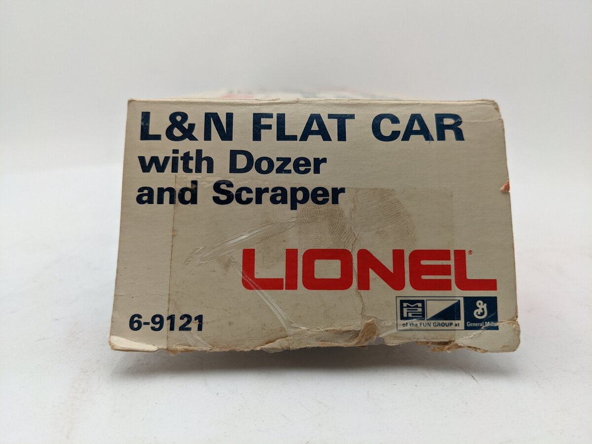 Lionel 6-9121 Louisville & Nashville Flatcar with Dozer & Scraper EX/Box