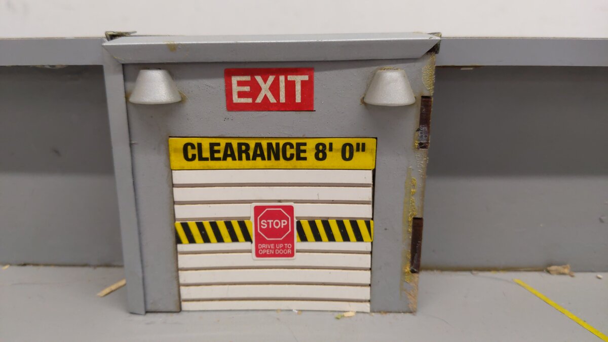 Menards 279-4392 O Scale Citi Center Parking Garage w/Shops EX