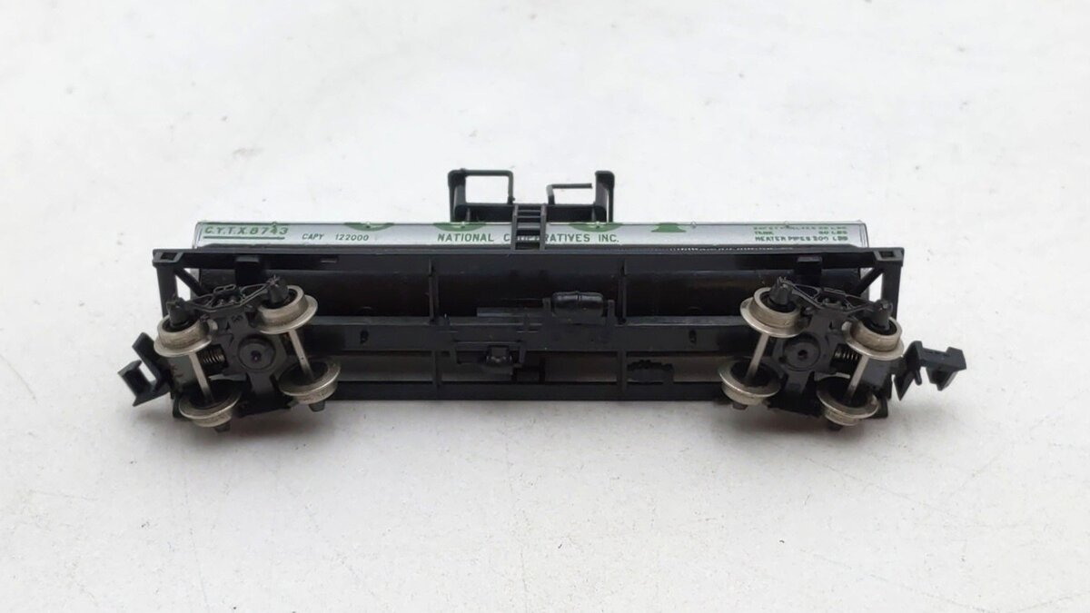 Atlas 2268 N Scale National Cooperatives 39' Single Dome Tank Car #8743 LN