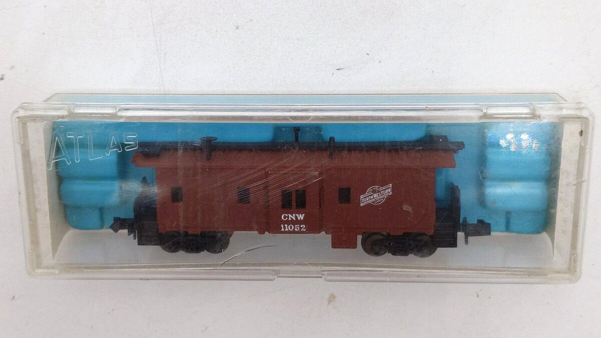 Atlas 2433 N Chicago North Western Bay Window Caboose EX/Box