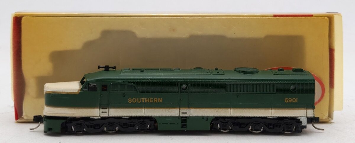 Con-Cor 2020 N Scale Southern Powered PA-1 Diesel Locomotive #6901