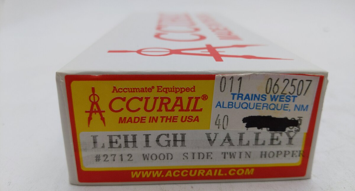Accurail 92712 HO Scale Lehigh Valley Wood Side Twin Hopper EX/Box