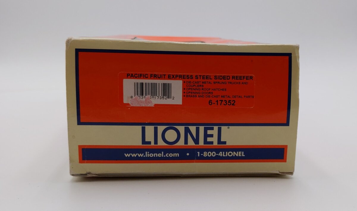 Lionel 6-17352 O Pacific Fruit Express Steel Sided Refrigerator Car #20043 NIB