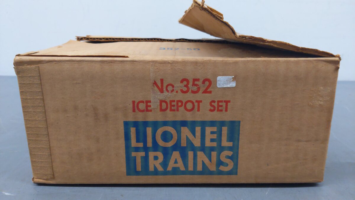Lionel 352 Vintage O Postwar Operating Icing Station/Box