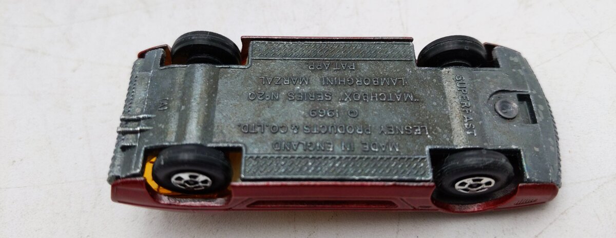 Matchbox 40 Vintage Diecast Vauxhall Guildsman LN