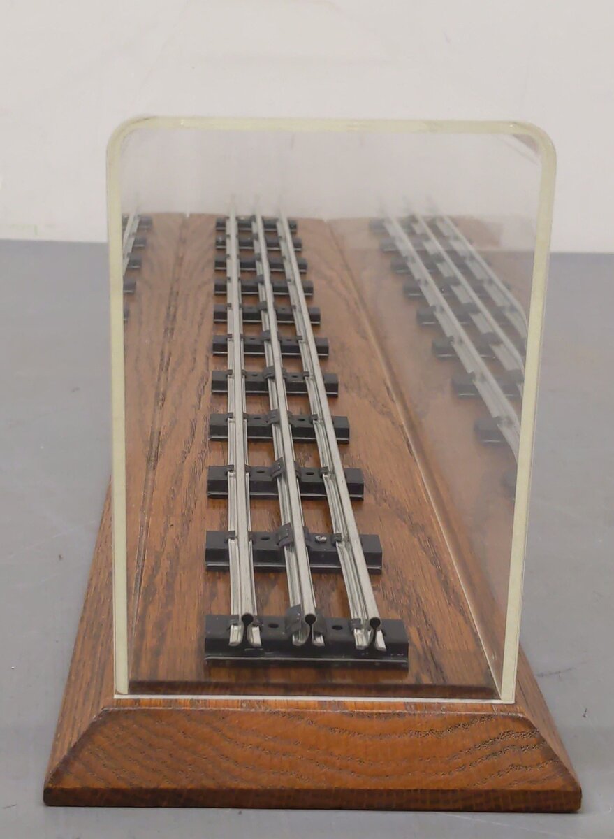 O Gauge Acrylic Display Case With Track 29 1/2" EX