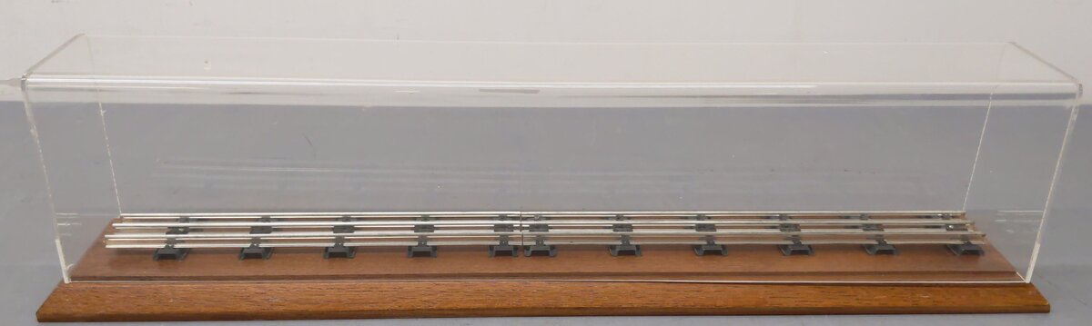 O Gauge Acrylic Display Case With Track 29 1/2" EX