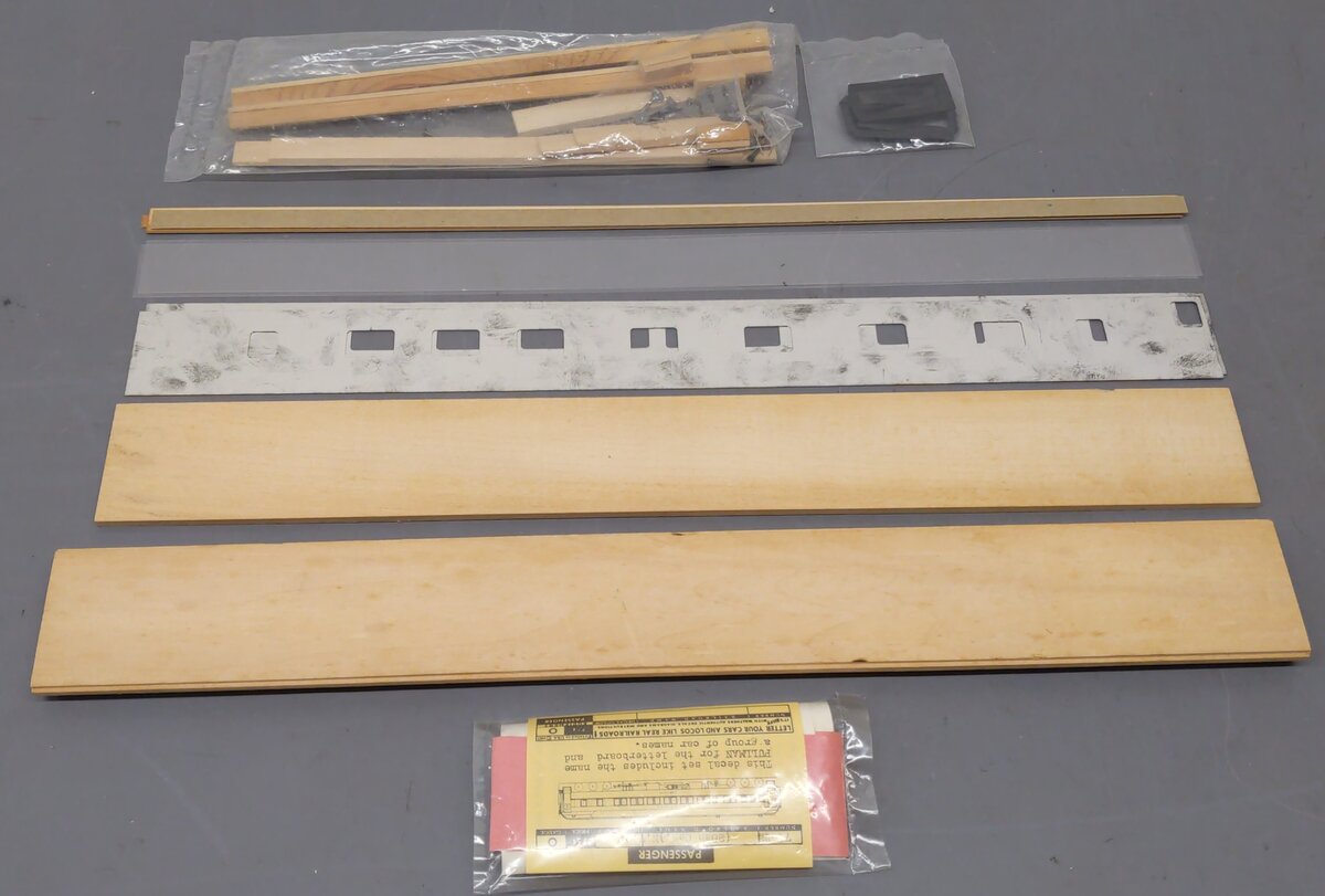 Walthers 3661 O Gauge 80' Pullman Coach Passenger Car Kit EX