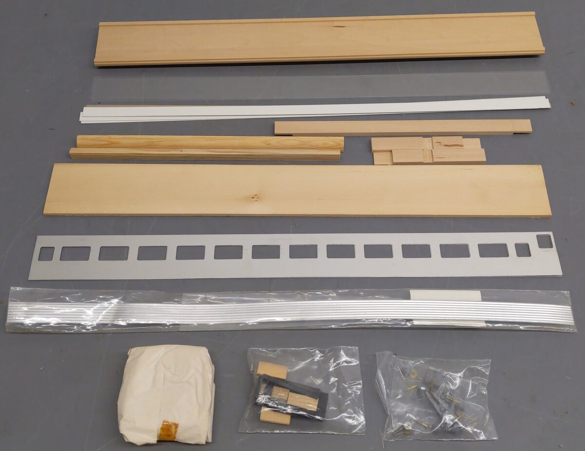 Walthers O Gauge 80' Smooth Side Streamline Coach Car Kit EX
