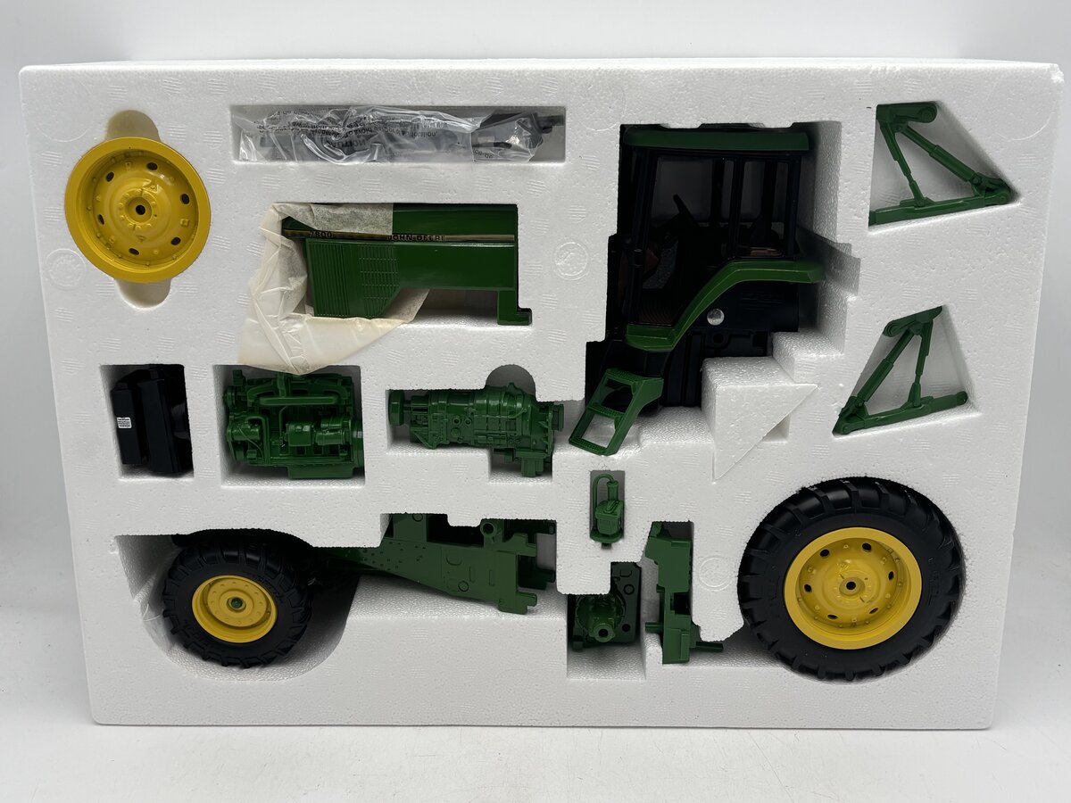 Ertl 1:16 John Deere 6000/7000 Series Tractor Kit NIB