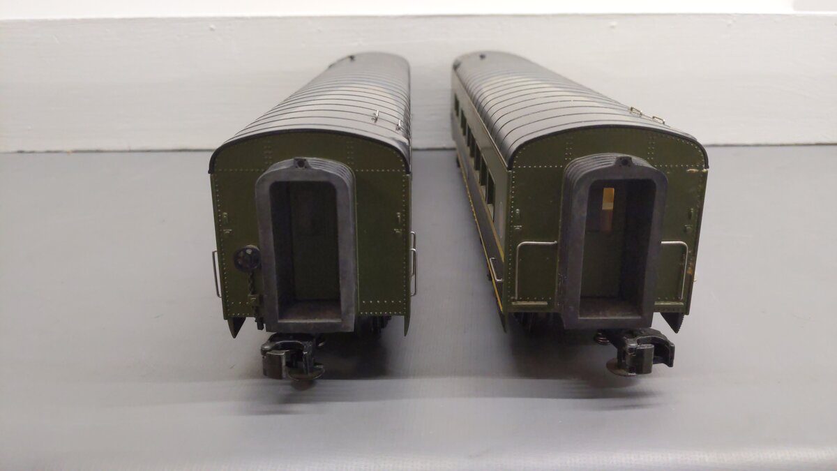MTH 30-6767 O CN 60' Streamlined ABS Sleeper/Diner Passenger Set (Set of 2) EX