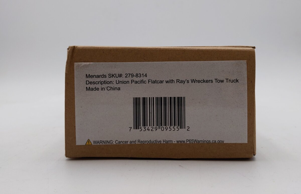 Menards 279-8314 O Scale Union Pacific Flatcar w/Ray's Wreckers Tow Truck #7020 LN/Box