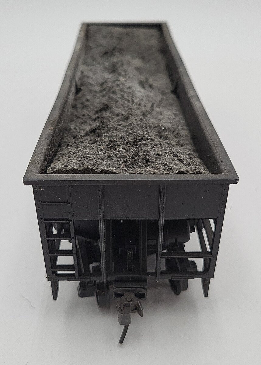 Weaver 84592 O Gauge Reading 2-Bay Hopper W/Load 2-Rail VG