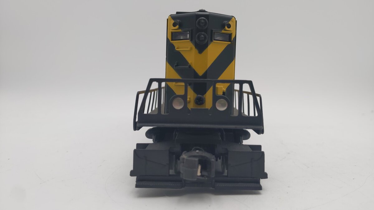 Lionel 6-8779 O Gauge Chicago and Northwestern GP-20 Dummy Diesel Locomotive VG