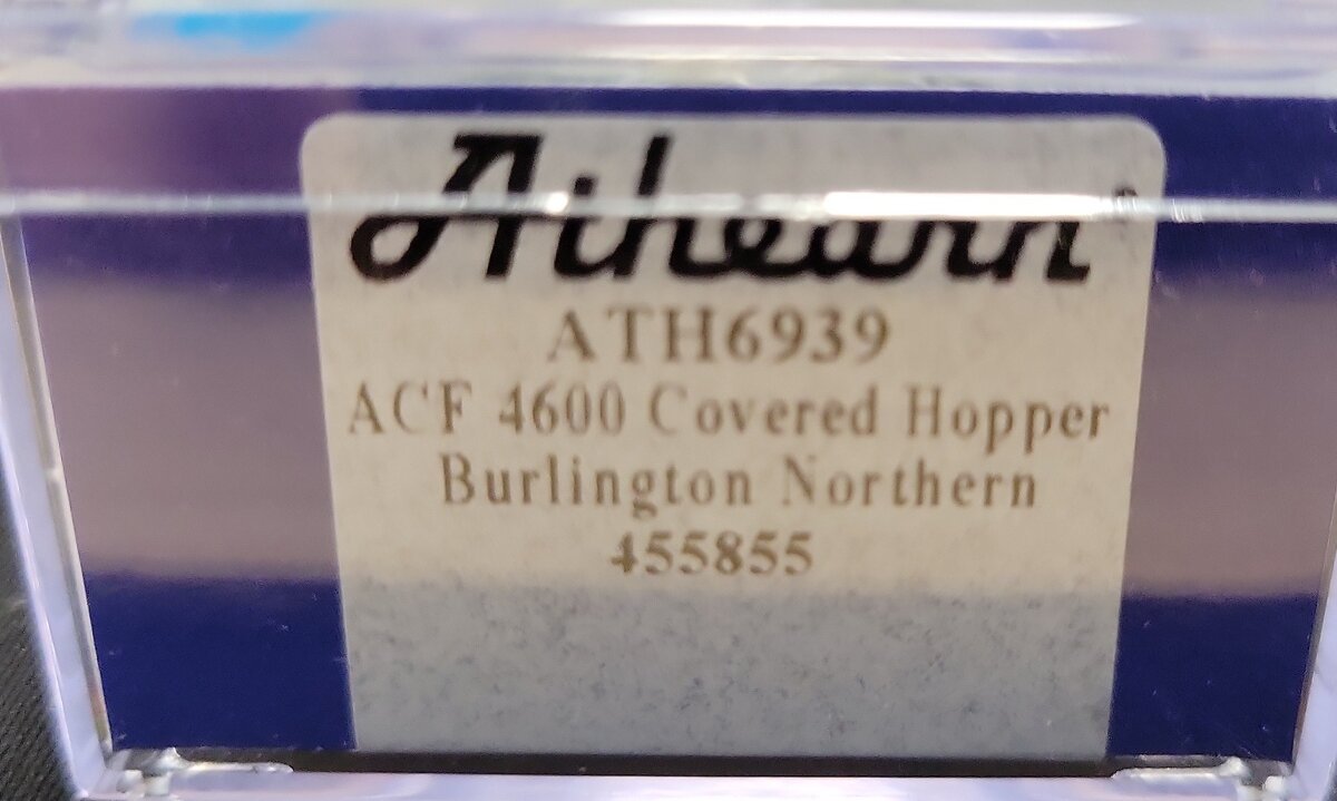 Athearn 6939 N Burlington Northern ACF 4600 3-Bay Covered Hopper #455855