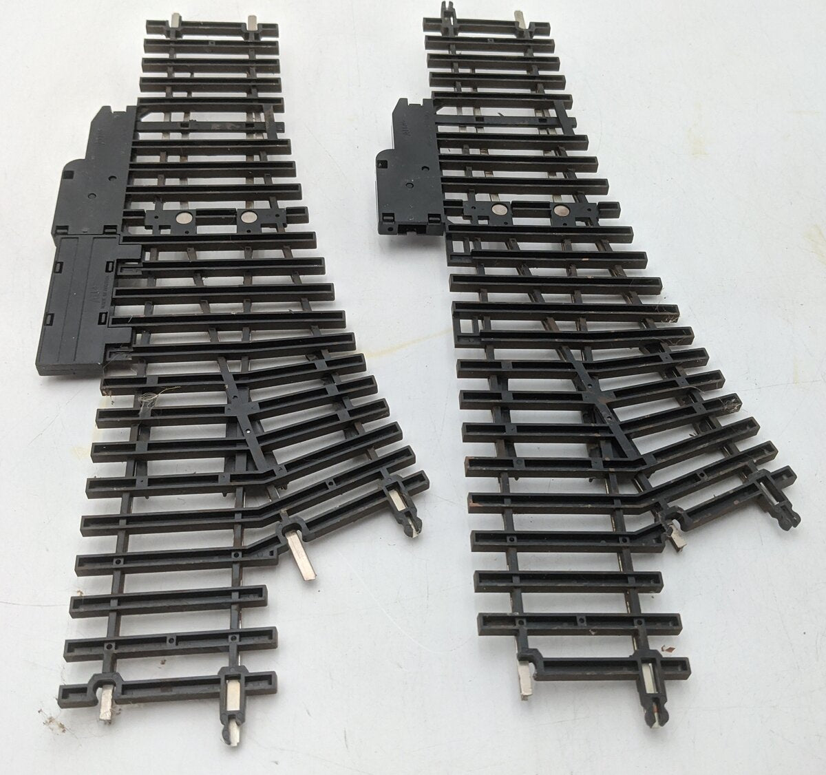 Atlas 6024 O Right Hand Manual Switch Turnouts (2) - (2-Rail)