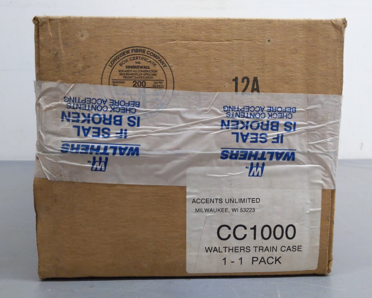 Walthers CC1000 19-1.2" Wooden Display Case EX/Box