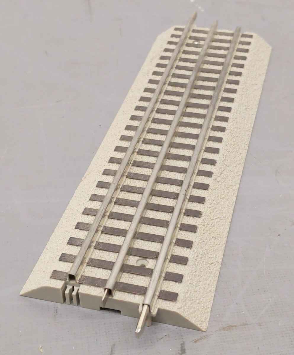 Lionel 6-12014 FasTrack 10 Inch Straight Track (20) VG