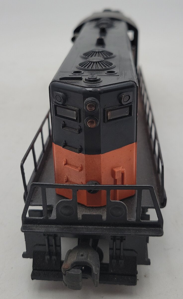 Lionel 2338 Vintage O Gauge Milwaukee Road Powered GP-7 Diesel Locomotive VG