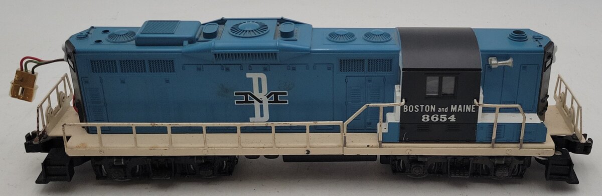 Lionel 6-8654 O Gauge Boston & Maine GP-9 Powered Diesel Locomotive #8654 VG