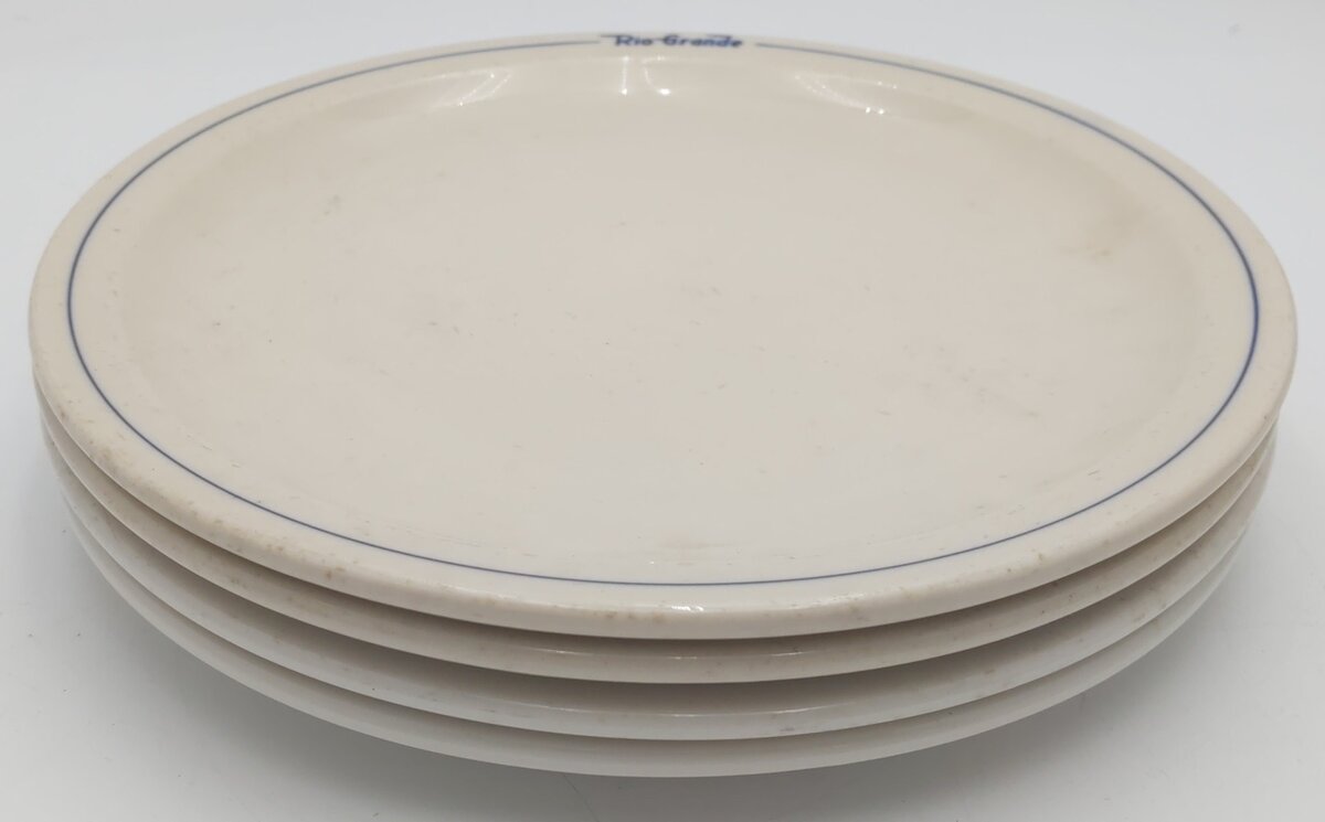 Syracuse China Rio Grande Prospector Pattern 9" Diameter Plates (Set of 4) EX