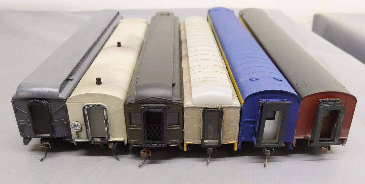 Bachmann & Other Assorted HO Scale Freight Cars (6) Weathered